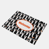 可愛いお洒落ペンギンの山を歓迎 ドアマット (アングル)