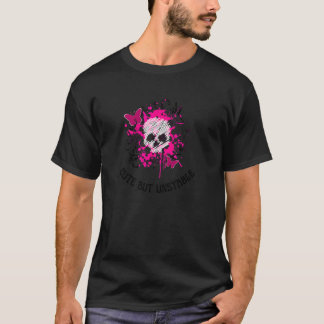 可愛いが不安定なゴシックとエモ可愛いピンクバタフライ Tシャツ