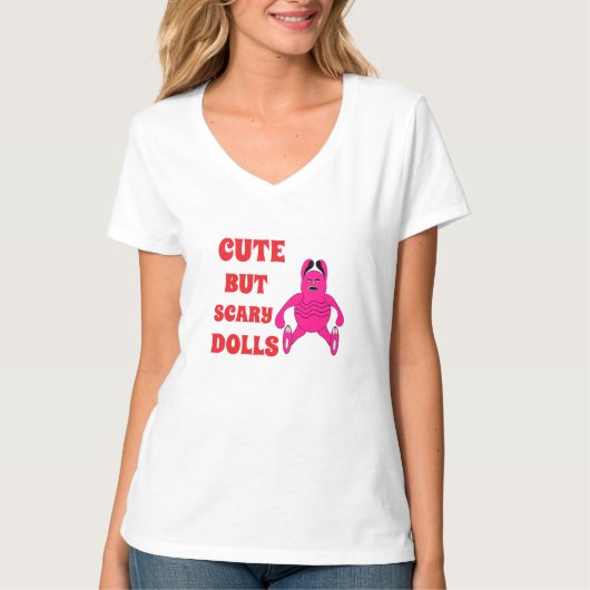 可愛いが怖い人形 Tシャツ (正面)