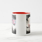 可愛いすごい子犬と永遠に赤を愛する写真 ツートーンマグカップ (中央)