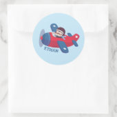 可愛いアビエーターパイロットプロペラ飛行機少年の名前 ラウンドシール (バッグ)