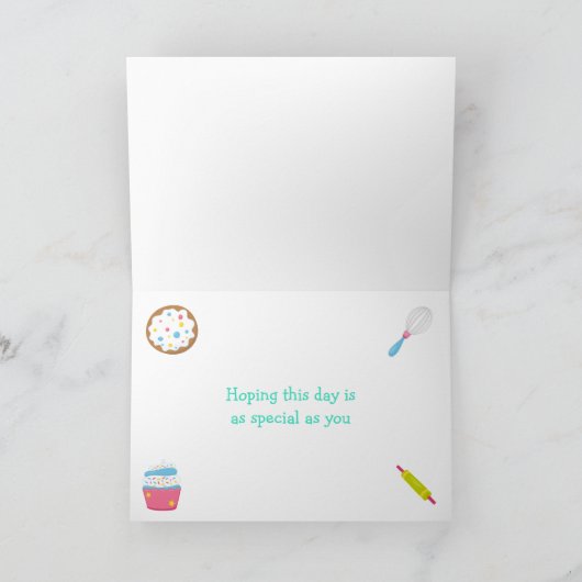 可愛いアフリカ系アメリカ人ガールベーキング誕生日パーティー カード (内部)