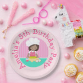 可愛いアフリカ系アメリカ人ガールベーキング誕生日パーティー ペーパープレート (パーティー)