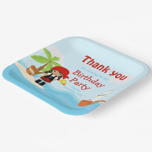 可愛いアフリカ系アメリカ人海賊少女インレッド誕生日 ペーパープレート (傾斜あり)