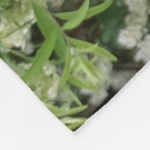 可愛いアラスカンマラムートドッグパピー花写真 フリースブランケット (角)