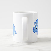 可愛いイラストレーショントリケラトプス恐竜。 ジャンボコーヒーマグカップ (裏面)