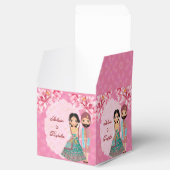 可愛いインディアンブライダルカップルのピンクの蓮の花 フェイバーボックス (オープン)