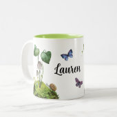 可愛いウッドランドのラップのまわりにキノコ ツートーンマグカップ (正面左)