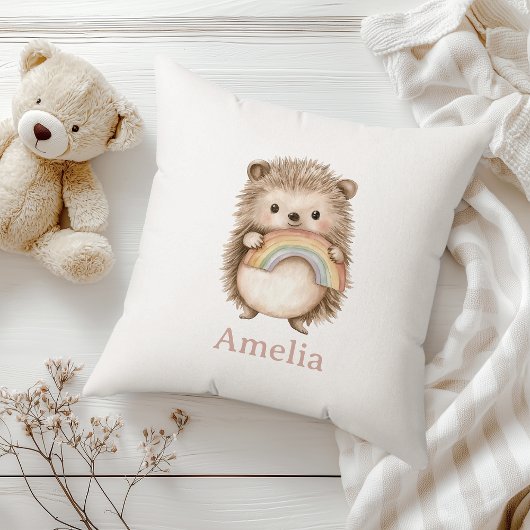 可愛いウッドランドハリネズミと名前の付いた虹 クッション