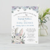 可愛いウッドランドバニーの水彩少年の赤ちゃんシャワー 招待状 (スタンド正面)