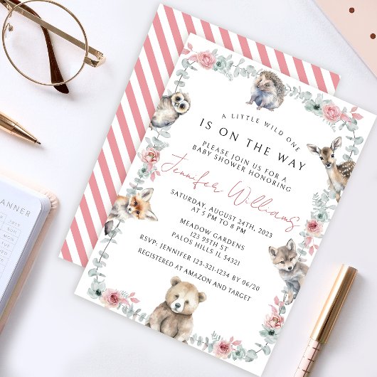 可愛いウッドランド森林動物のベビーガールシャワー 招待状