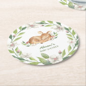 可愛いウッドランド鹿フローラ緑の赤ちゃんシャワー ラウンドペーパーコースター (アングル)