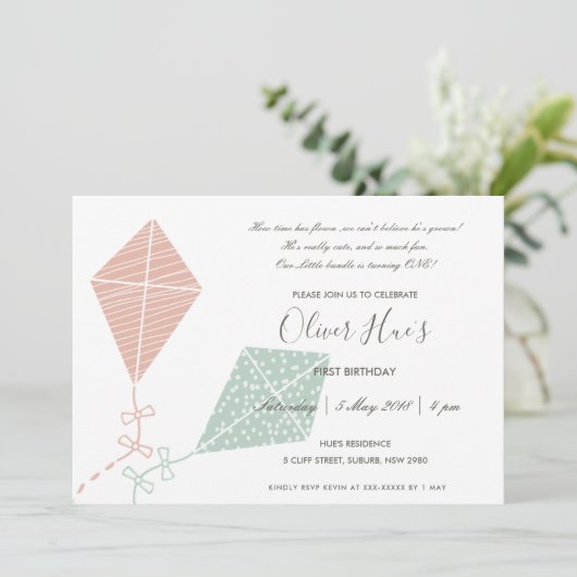 可愛いエレガントピンクブルーカイトキッズ幼児誕生日 招待状 (スタンド正面)