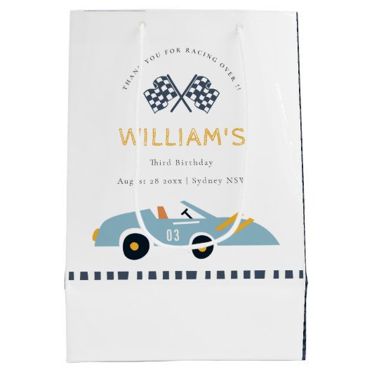 可愛いエレガントブルーレースカーキッズ任意の年齢誕生日 ミディアムペーパーバッグ (裏面)