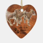 可愛いオオカミの子達 – 家族は私たちの宝素晴らし物です セラミックオーナメント (右)