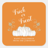 可愛いオレンジ色のカボチャのトリックまたはハロウィーンを扱う スクエアシール (正面)