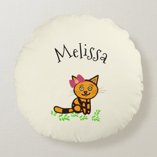 可愛いオレンジ色の猫 ラウンドクッション (正面)