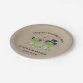 ©可愛いカエルをトータル結婚に愛パーソナライズされたす ペーパープレート (アングル)