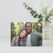 可愛いカジュアル写真の結婚式デートを保存 ポストカード (スタンド正面)