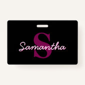 可愛いカスタマイズ可能なピンクと黒のモノグラムスクリプト バッジ (正面)