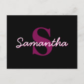 可愛いカスタマイズ可能なピンクと黒のモノグラムスクリプト ポストカード (正面)