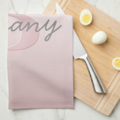 可愛いカスタマイズ可能なピンクのモノグラム&あなたの名前スクリプト キッチンタオル (四つ折り)