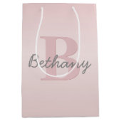 可愛いカスタマイズ可能なピンクのモノグラム&あなたの名前スクリプト ミディアムペーパーバッグ (正面)