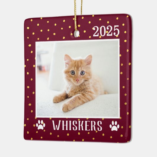 可愛いカスタム猫の名前の年の手のプリント休日 セラミックオーナメント (左)