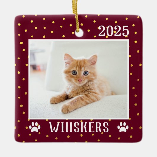可愛いカスタム猫の名前の年の手のプリント休日 セラミックオーナメント (正面)