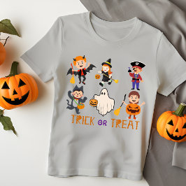 可愛いカラフルトリックやハロウィンの子供を扱う Tシャツ