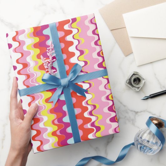 可愛いカラフルピンク赤抽象芸術波パターン ラッピングペーパー (ギフト)