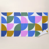 可愛いカラフル幾何モダン図形ブルーパープル ビーチタオル (正面)