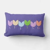 可愛いカラフル春チューリップが紫色とピンク ランバークッション (正面)