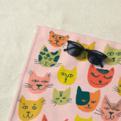 可愛いカラフル猫の柄がピンク ビーチタオル (インサイチュ)