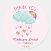 可愛いカラフル雲の傘誕生日カード ラウンドシール (正面)