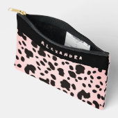可愛いガーリーパステルピンクの名前と黒いカウパターン アクセサリーポーチ (見開き)