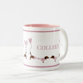 可愛いキスをするダシュンドウィナードッグピンクバレンタイン ツートーンマグカップ (正面右)