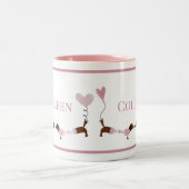 可愛いキスをするダシュンドウィナードッグピンクバレンタイン ツートーンマグカップ (中央)