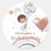 可愛いキッズバルーンアフリカ系アメリカ人少年誕生日 ラウンドシール (正面)