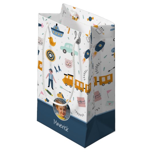可愛いキッズパターン写真と名前ボーイブルー スモールペーパーバッグ (正面アングル)
