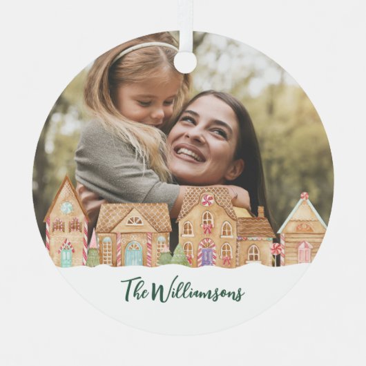 可愛いキャンディジンジャーブレッドハウスファミリーフォト メタルオーナメント (正面)