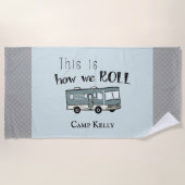 可愛いキャンプRV「これが私たち転がの道だパーソナライズされた」 ビーチタオル (正面)