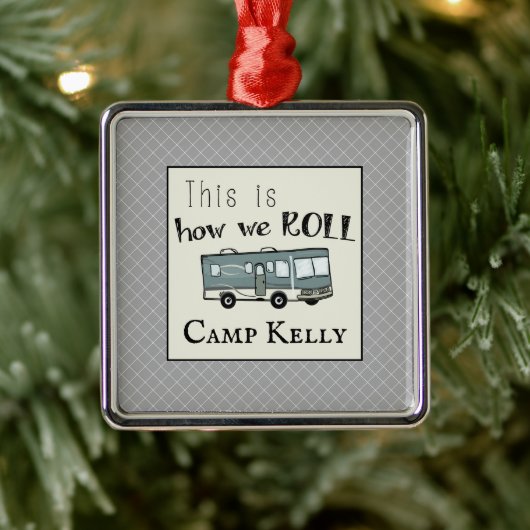 可愛いキャンプRV「これが私たち転がの道だパーソナライズされた」 メタルオーナメント (ツリー)