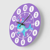 可愛いクジラが輝くアート紫のアクアクロック ラージ壁時計 (傾斜)