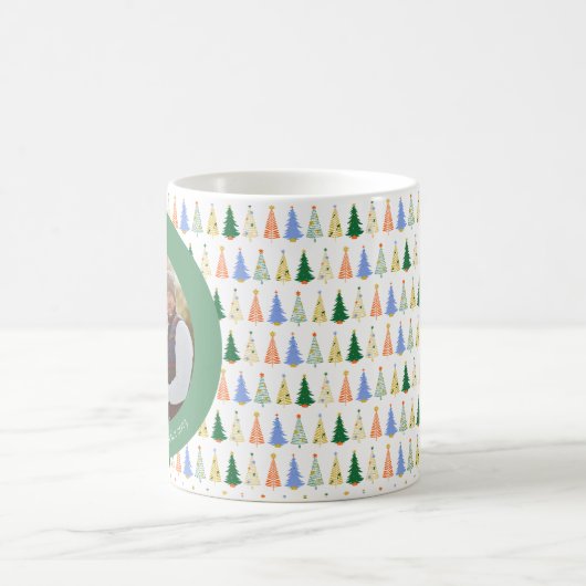 可愛いクリスマスツリー赤い緑の家族カスタム写真 コーヒーマグカップ (中央)