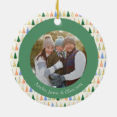可愛いクリスマスツリー赤い緑の家族カスタム写真 セラミックオーナメント (裏面)