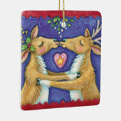 可愛いクリスマストインデナー、ロマンチックなキスwミスタントウ セラミックオーナメント (右)