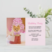 可愛いクリスマスドッグ写真とピンクボウ誕生日 招待状 (スタンド正面)