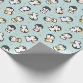 可愛いクリスマスペンギンオンブルーラッピング紙 ラッピングペーパー (角)