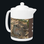 可愛いグラウンドリス2人のお茶フォト自然<br><div class="desc">お茶の用意は?このティーポットは、自然写真を撮影し、彼の砂漠の家を見上げて立ち上がった可愛らしい小さなリスのまわりにリをキャプチャする。前足を前方に持ち出し、横顔を見せる。このティーポットの両側にリスの写真が表示され、中央に「Tea For Two」と表示される。速カスタマイズく簡単に望まもししい。</div>